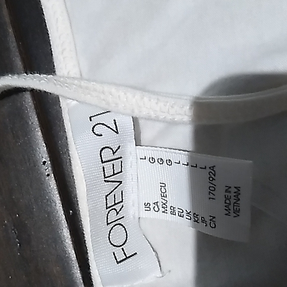 Ivory kit top cami LG Forever 21 - Picture 3 of 3